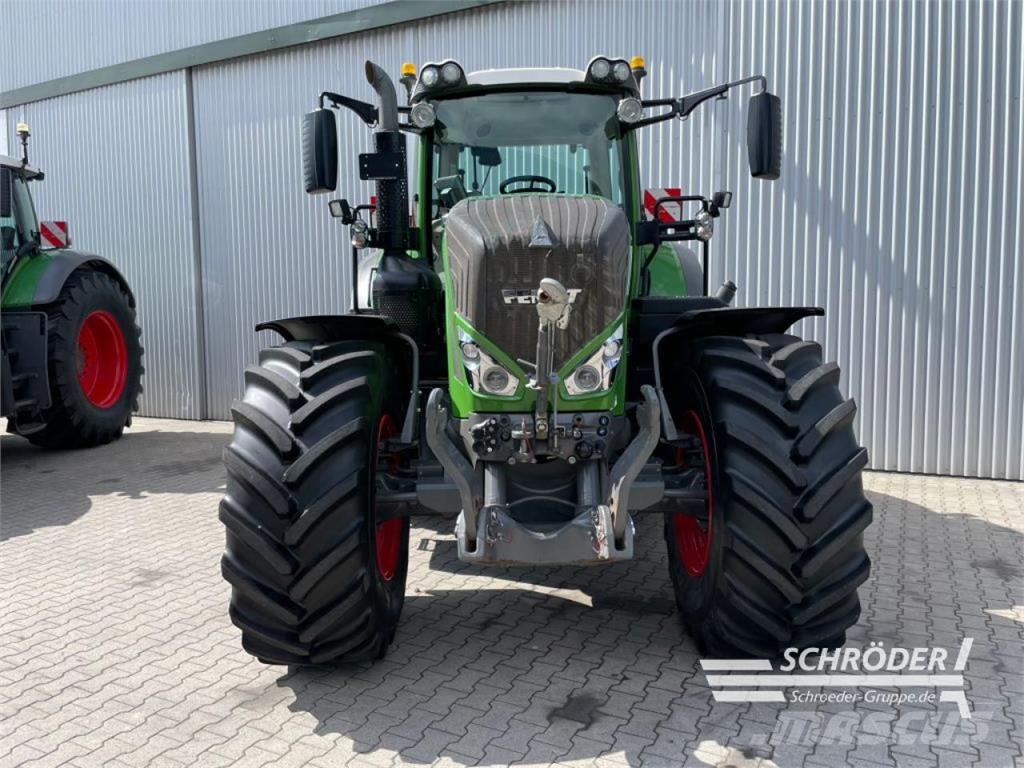 Fendt 828 VARIO S4 PROFI PLUS Трактори