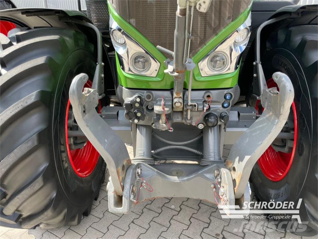 Fendt 828 VARIO S4 PROFI PLUS Трактори