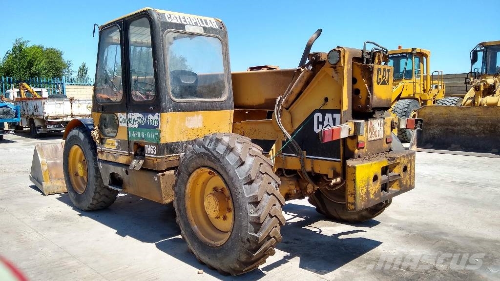 CAT TH63 Carretillas telescópicas