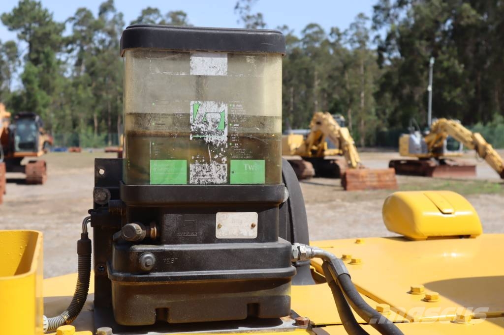 Komatsu PC138US-8 Escavadeiras de esteiras