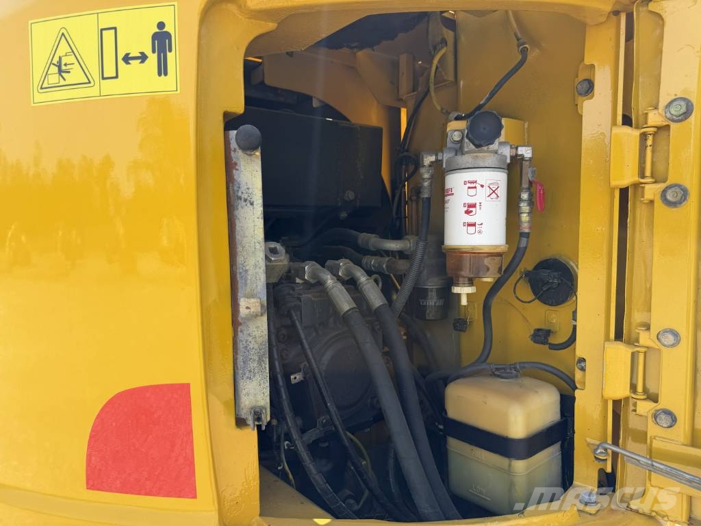 Komatsu PC138US-8 Escavadeiras de esteiras