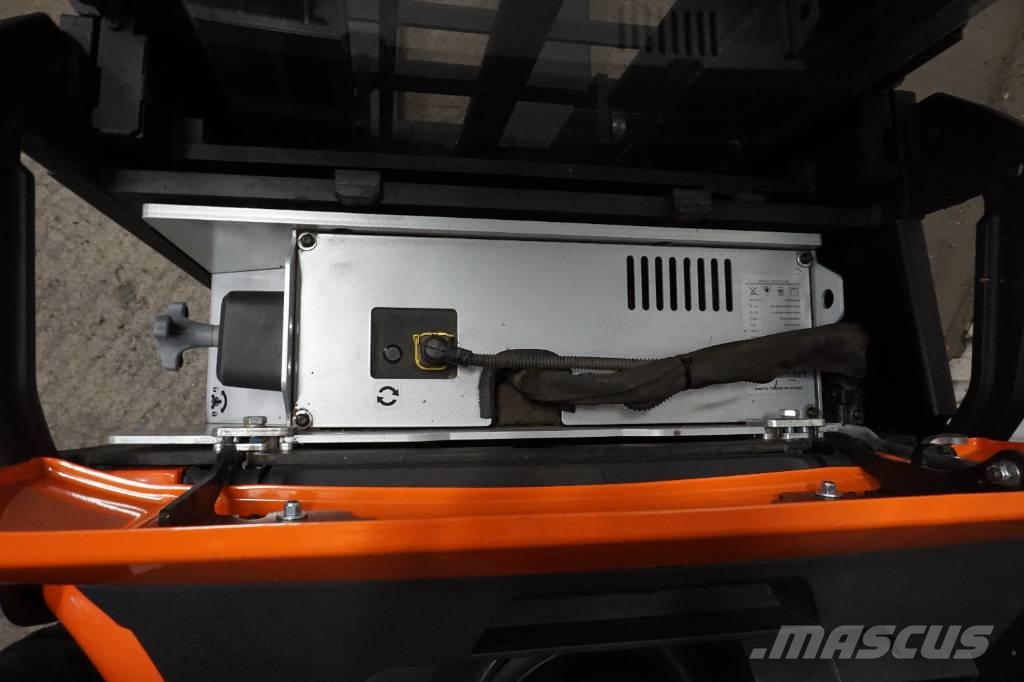 Toyota SPE120L Käyden ajettavat pinoamistrukit
