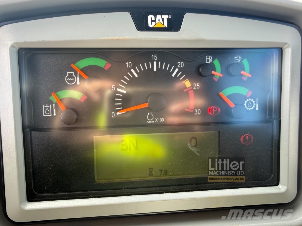 CAT 825 Kompaktorji tal