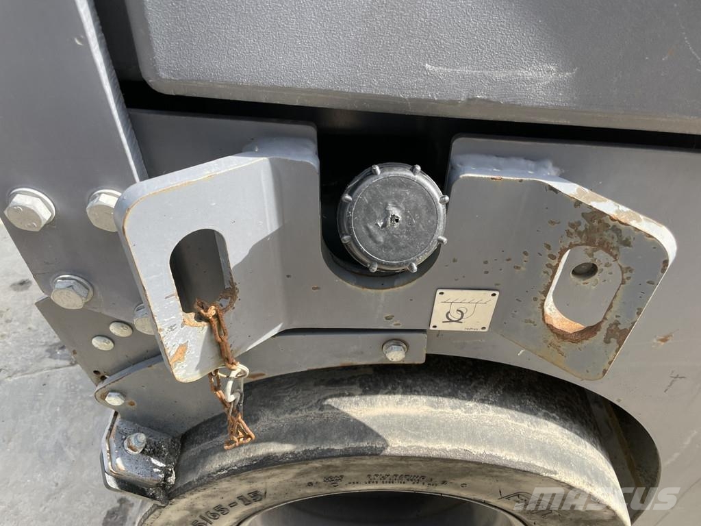 Dynapac CC1200C Kombinované válce