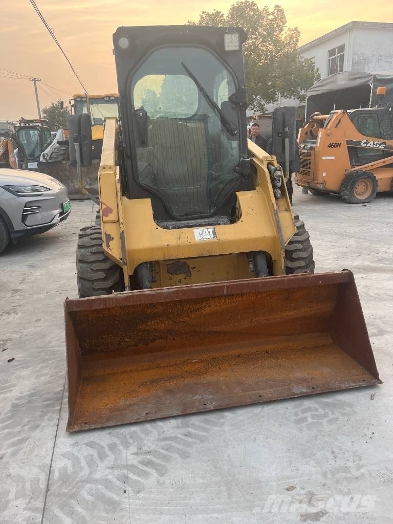 CAT 236 D スキッドステアローダー