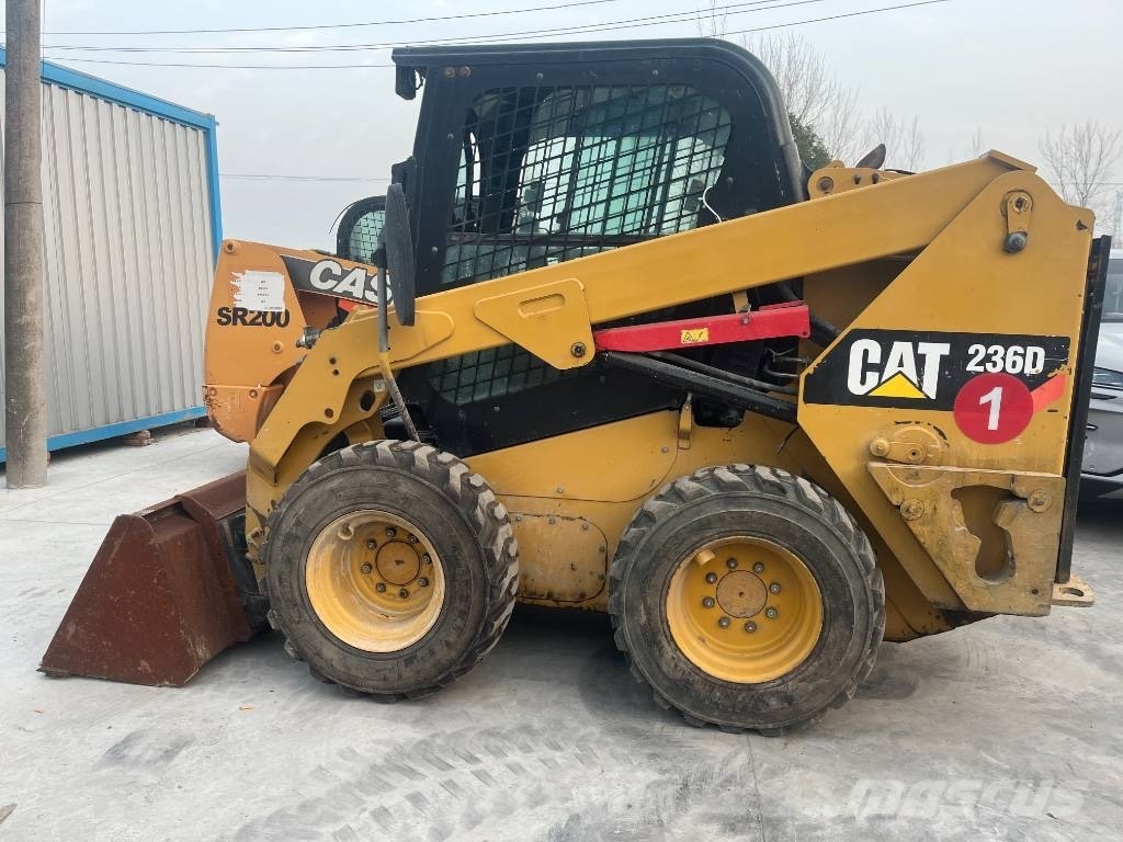 CAT 236 D スキッドステアローダー