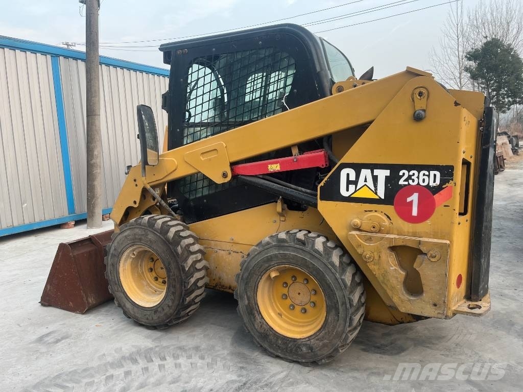 CAT 236 D スキッドステアローダー