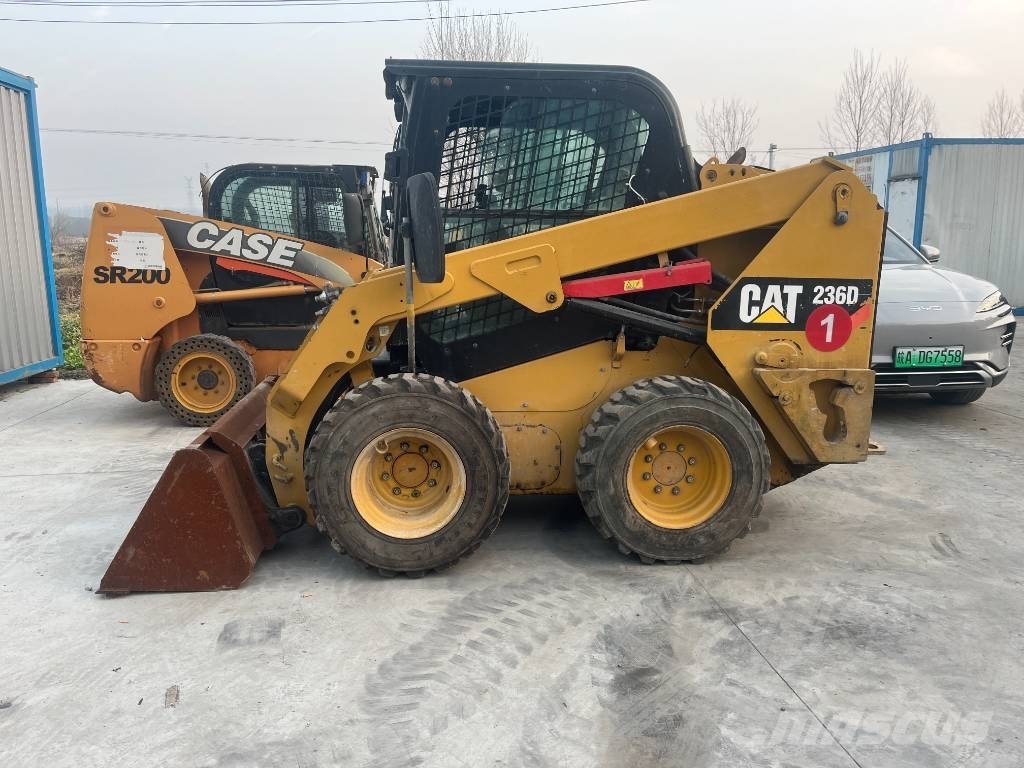 CAT 236 D スキッドステアローダー