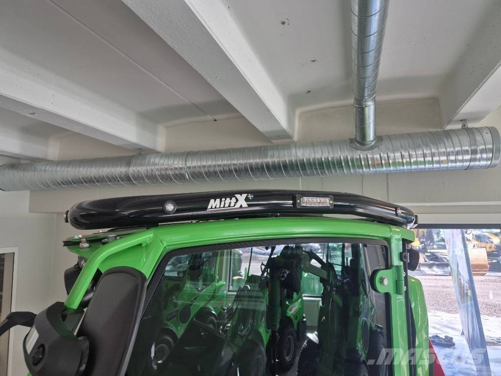 Avant 860 Black Edition Skid steer loaders