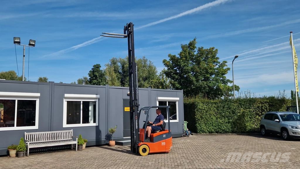 Toyota 1.5 ton elektrisch hefhoogte 5.00m, sideshift Elektrische heftrucks