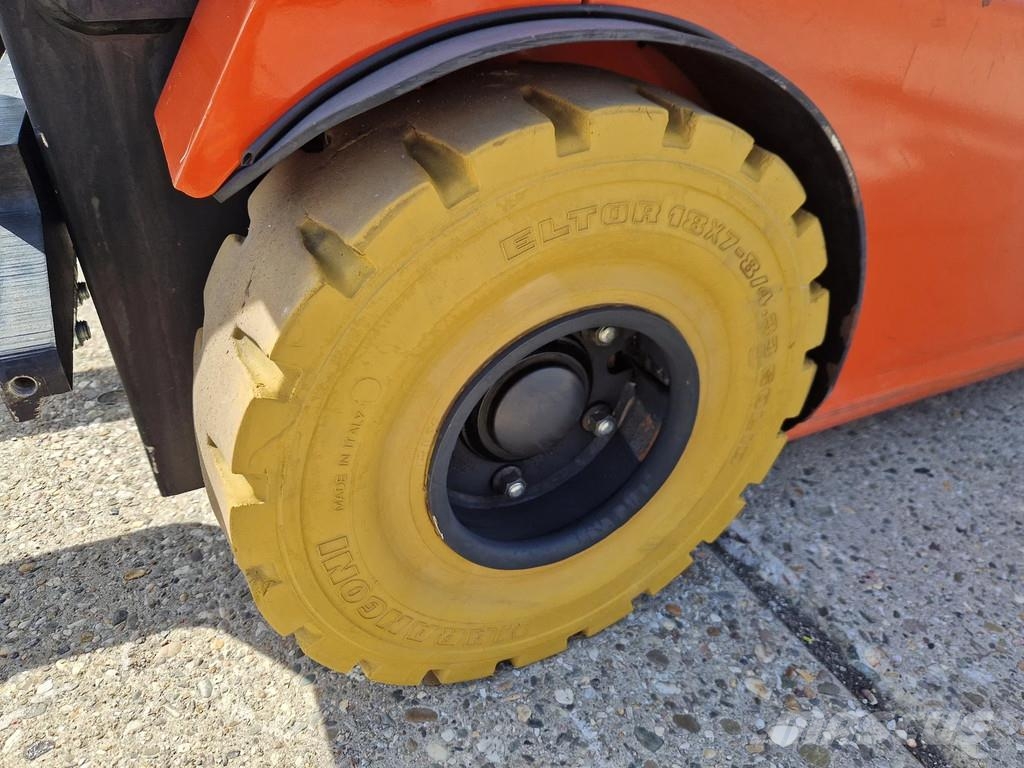 Toyota 1.5 ton elektrisch hefhoogte 5.00m, sideshift Elektrische heftrucks