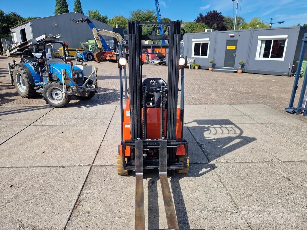 Toyota 1.5 ton elektrisch hefhoogte 5.00m, sideshift Elektrische heftrucks