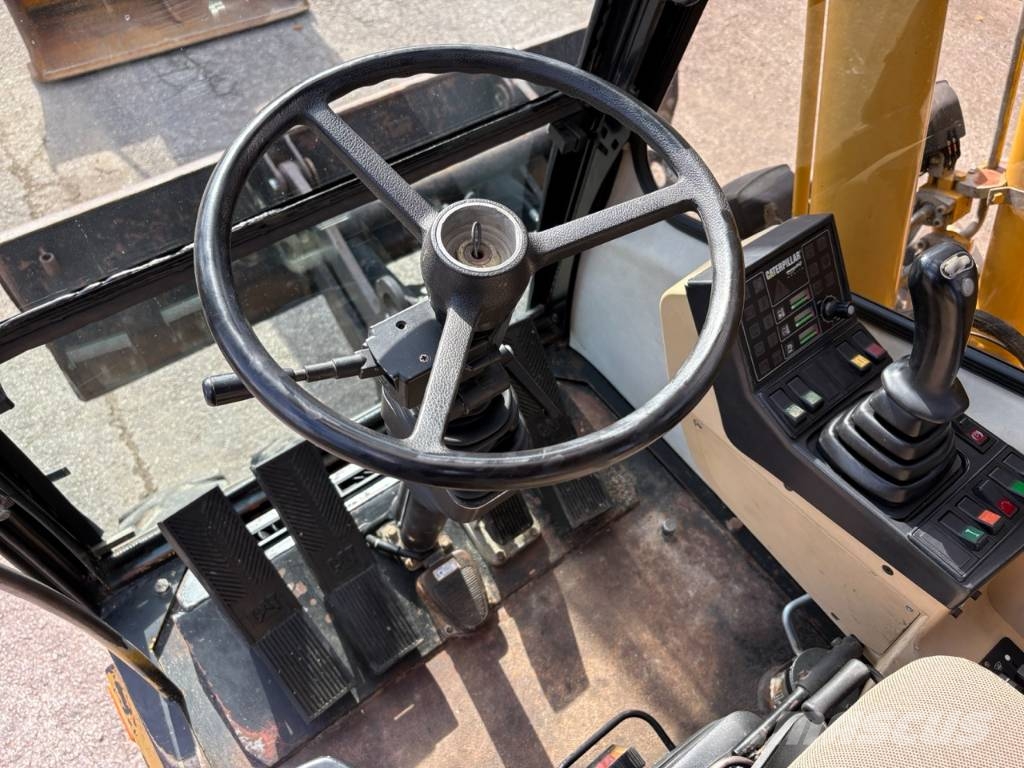 CAT M 312 Bagri na kolesih
