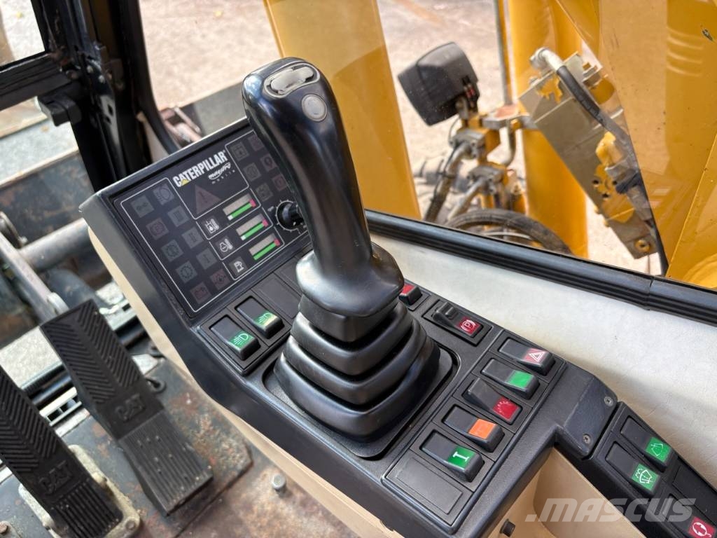 CAT M 312 Bagri na kolesih