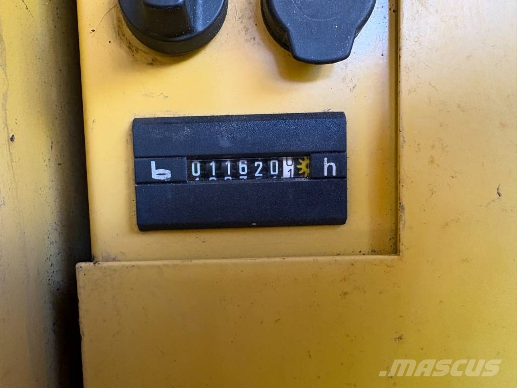 CAT M 312 Bagri na kolesih