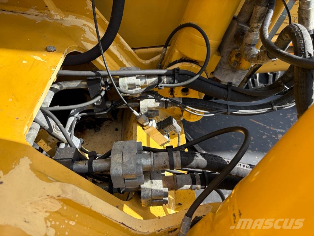 CAT M 312 Bagri na kolesih