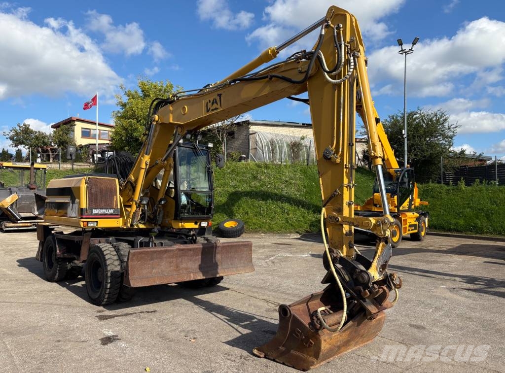 CAT M 312 Bagri na kolesih