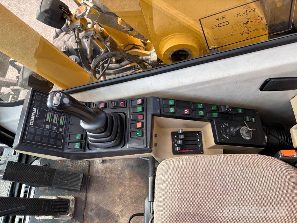 CAT M 312 Bagri na kolesih
