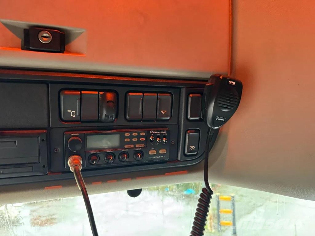 DAF XF 460 4X2 EURO 6 SKIRTS STANDAIRCO Nyergesvontatók