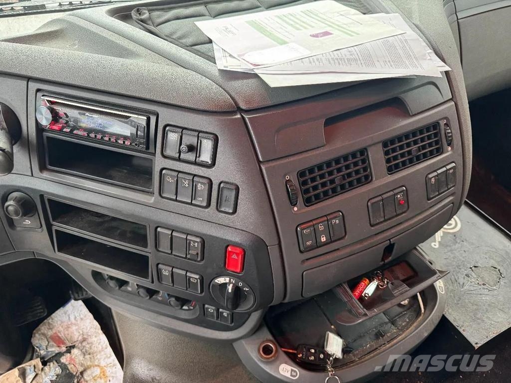 DAF XF 460 4X2 EURO 6 SKIRTS STANDAIRCO Nyergesvontatók
