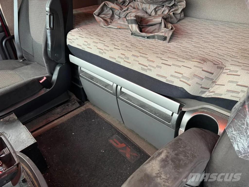 DAF XF 460 4X2 EURO 6 SKIRTS STANDAIRCO Nyergesvontatók