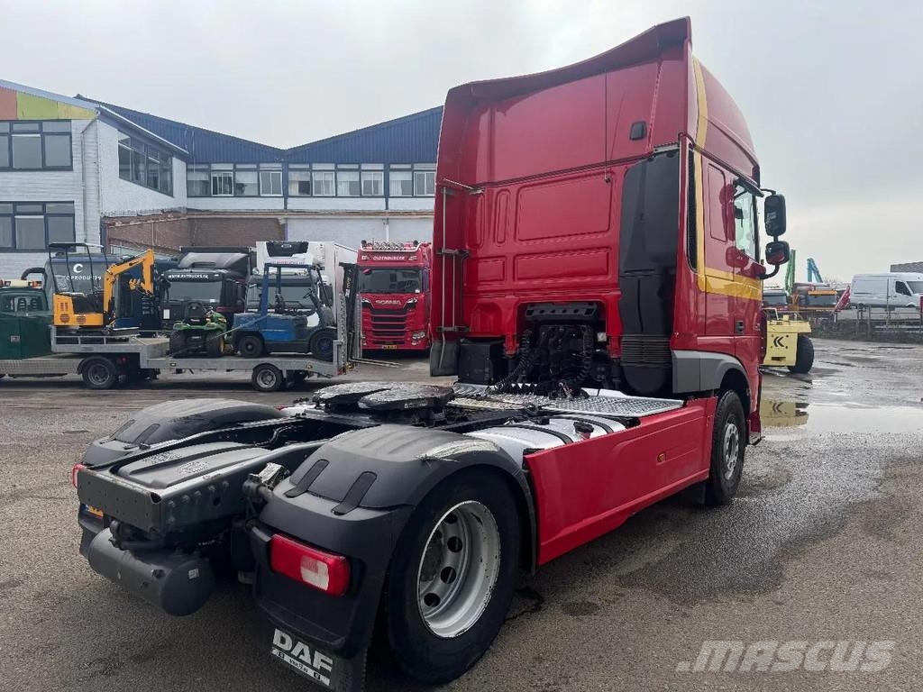 DAF XF 460 4X2 EURO 6 SKIRTS STANDAIRCO Nyergesvontatók