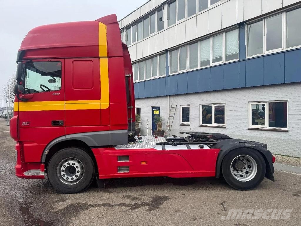 DAF XF 460 4X2 EURO 6 SKIRTS STANDAIRCO Nyergesvontatók