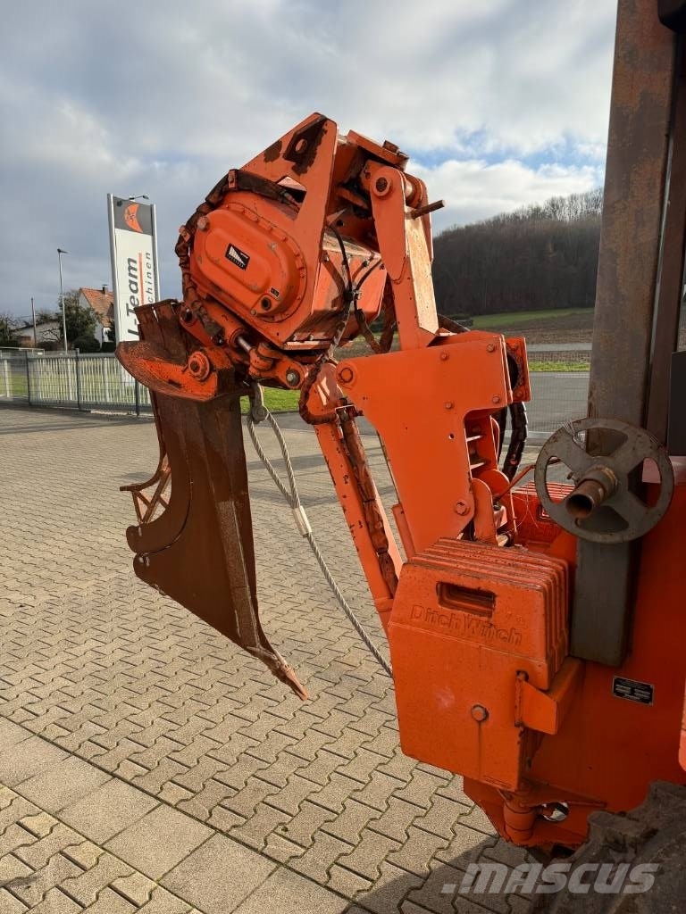 Ditch Witch 8020 T Rýhovače