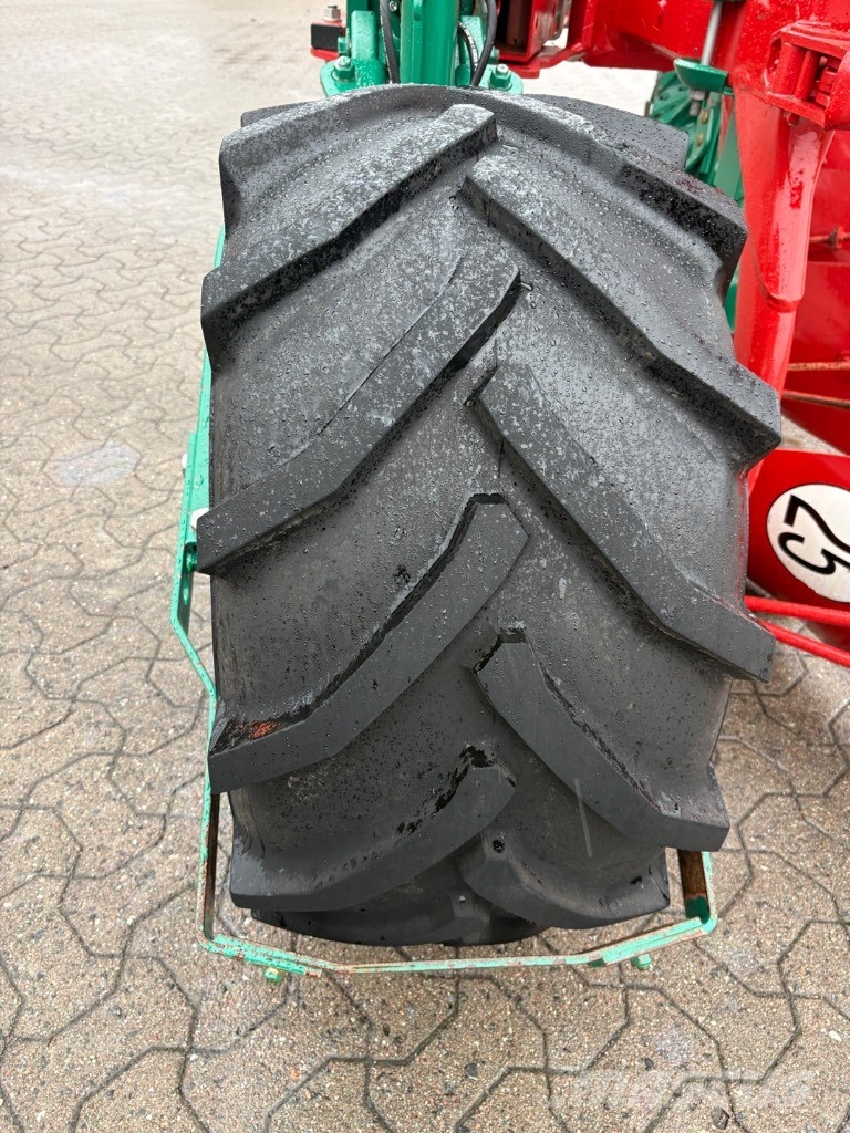 Kverneland 3300S Variomat Dvojstranné pluhy