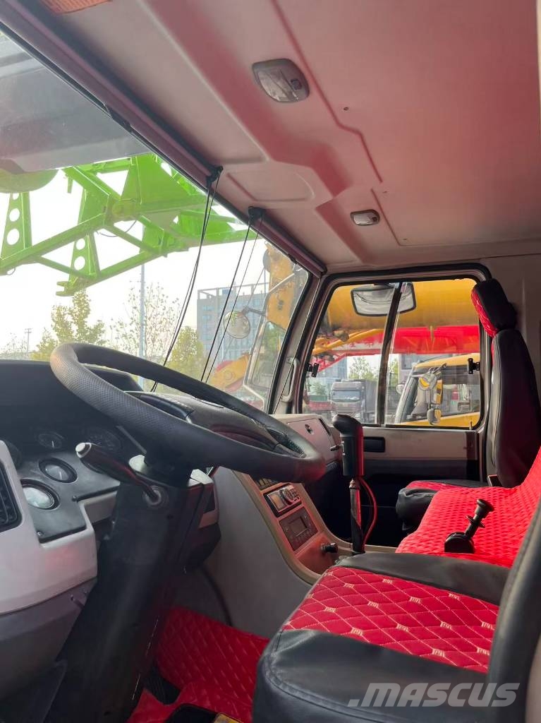 Zoomlion ZTC 251 V All terrain cranes
