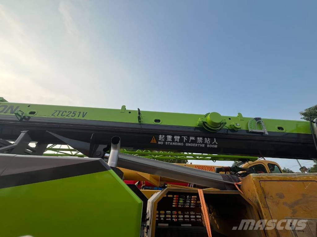 Zoomlion ZTC 251 V All terrain cranes