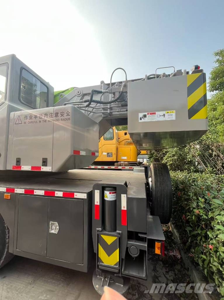 Zoomlion ZTC 251 V All terrain cranes