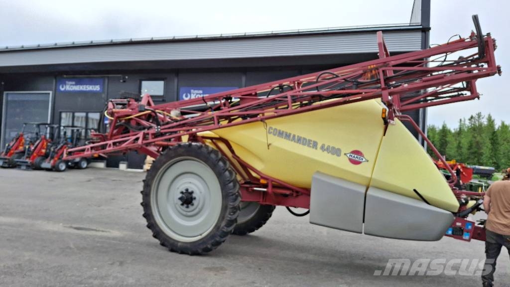 Commander 4400 -09 Delta 28m kysy syys tarjous tästä koneest Getrokken spuitmachines