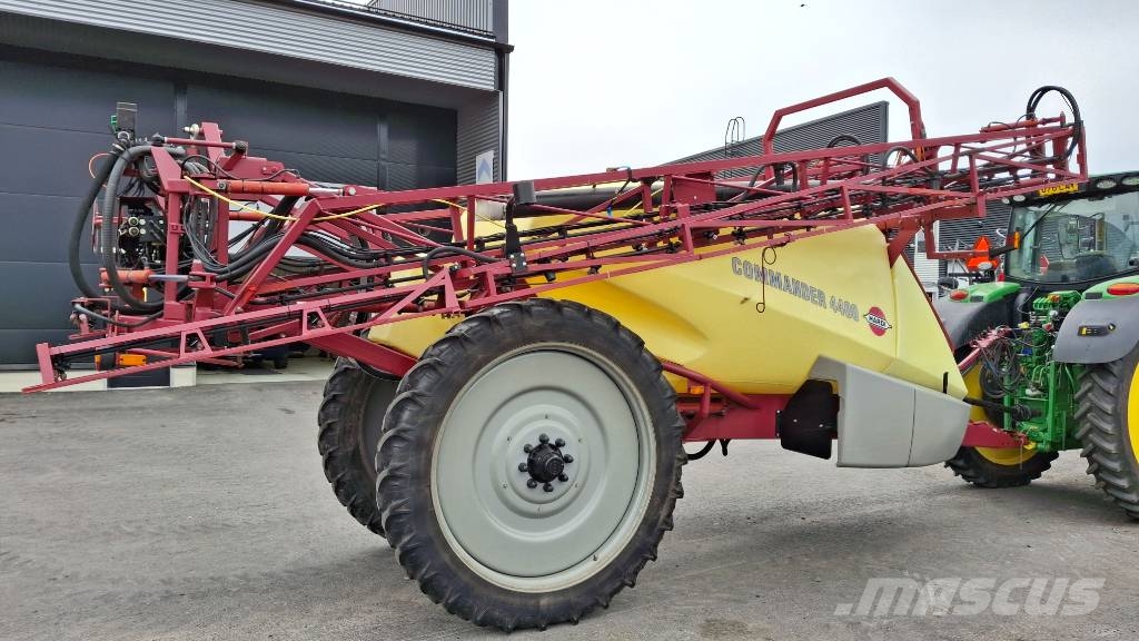 Commander 4400 -09 Delta 28m kysy syys tarjous tästä koneest Getrokken spuitmachines