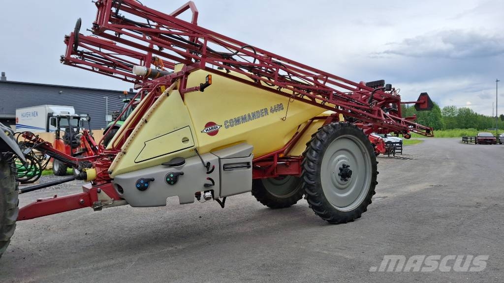 Commander 4400 -09 Delta 28m kysy syys tarjous tästä koneest Getrokken spuitmachines
