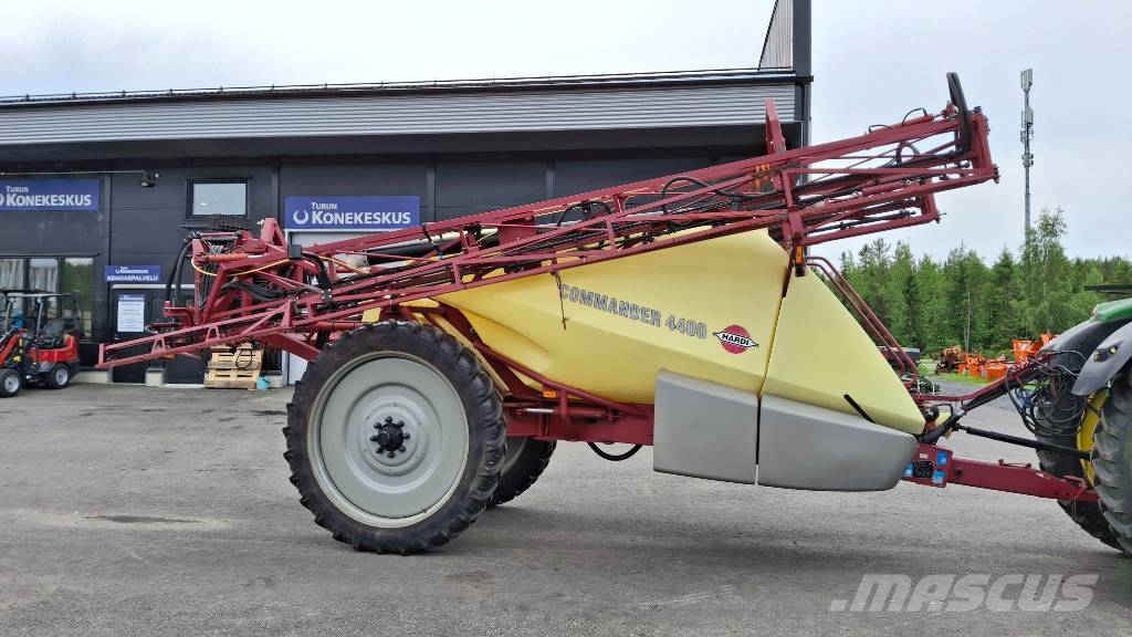 Commander 4400 -09 Delta 28m kysy syys tarjous tästä koneest Getrokken spuitmachines