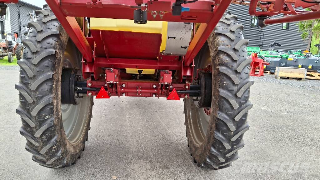 Commander 4400 -09 Delta 28m kysy syys tarjous tästä koneest Getrokken spuitmachines
