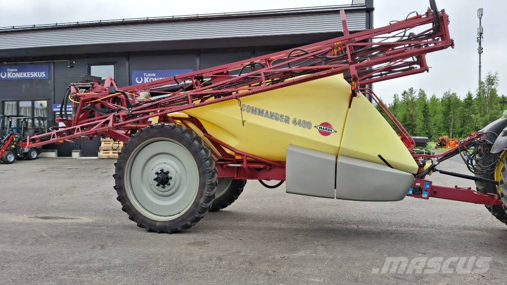 Commander 4400 -09 Delta 28m kysy syys tarjous tästä koneest Getrokken spuitmachines