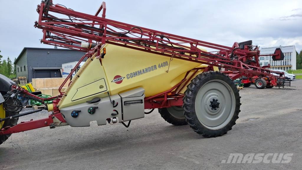Commander 4400 -09 Delta 28m kysy syys tarjous tästä koneest Getrokken spuitmachines