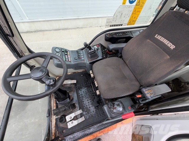 Liebherr A 318 USED CAB+ LIFT Ohjaamo ja sisusta