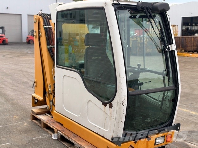 Liebherr A 318 USED CAB+ LIFT Ohjaamo ja sisusta