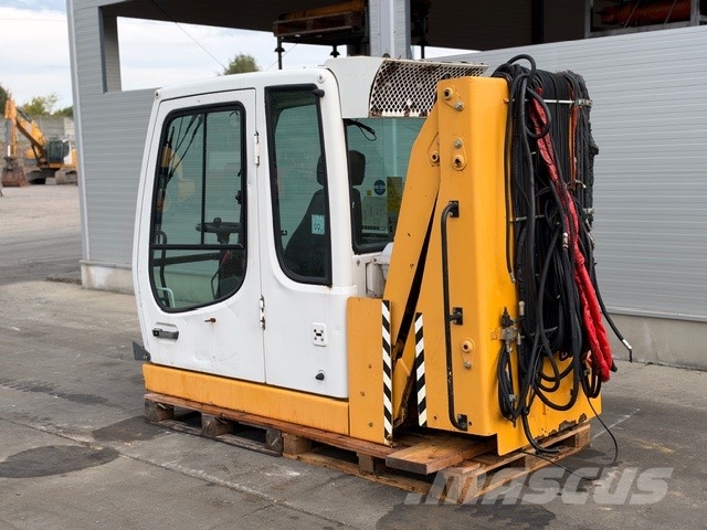 Liebherr A 318 USED CAB+ LIFT Ohjaamo ja sisusta