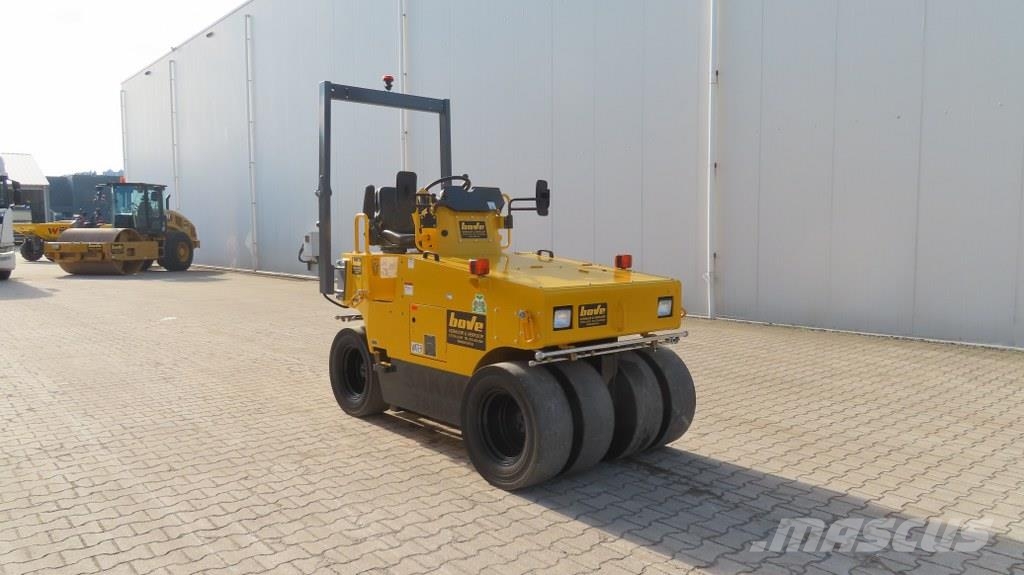 Sakai TS160-4 Rodillos sobre neumáticos