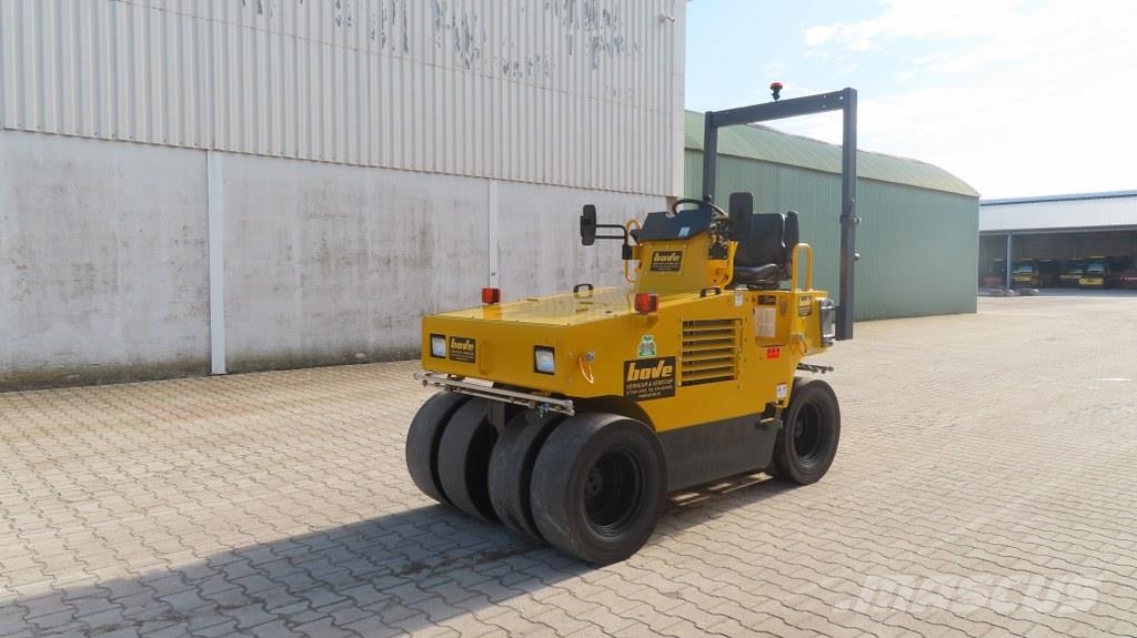 Sakai TS160-4 Rodillos sobre neumáticos