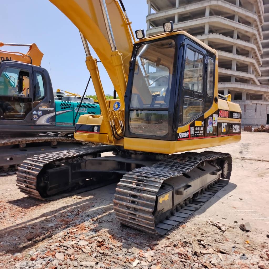 CAT 320 B L direct‑injection engine Pelle sur chenilles