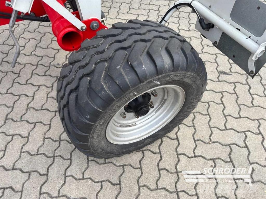 Pöttinger HIT 10.11 T مكابس وميبسات التبن