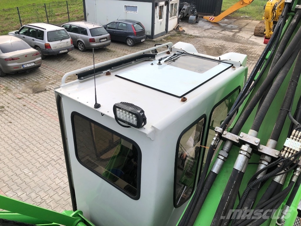 Sennebogen 830 Bageri za manipuliranje materijalom / otpadom