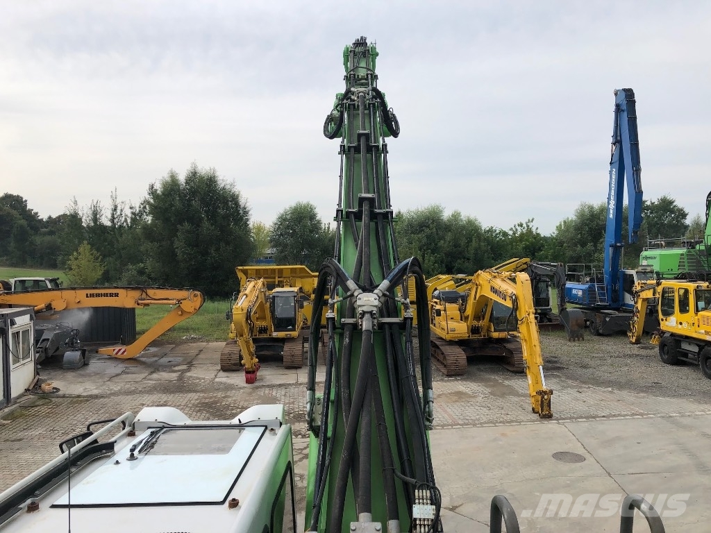 Sennebogen 830 Bageri za manipuliranje materijalom / otpadom