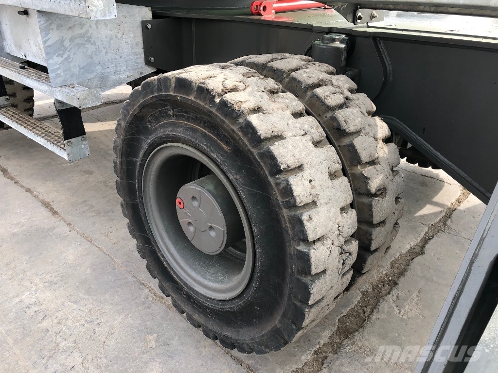 Sennebogen 830 Bageri za manipuliranje materijalom / otpadom