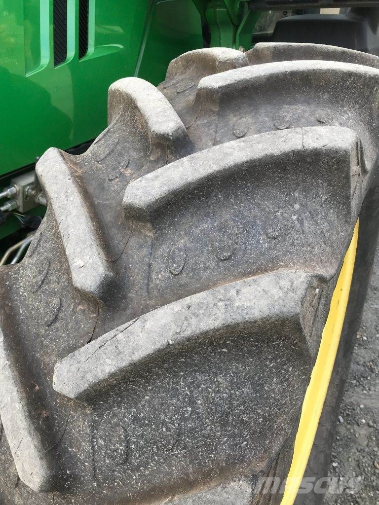 John Deere 6125 M . APPELEZ LE 06.45.65.73.53 Traktori